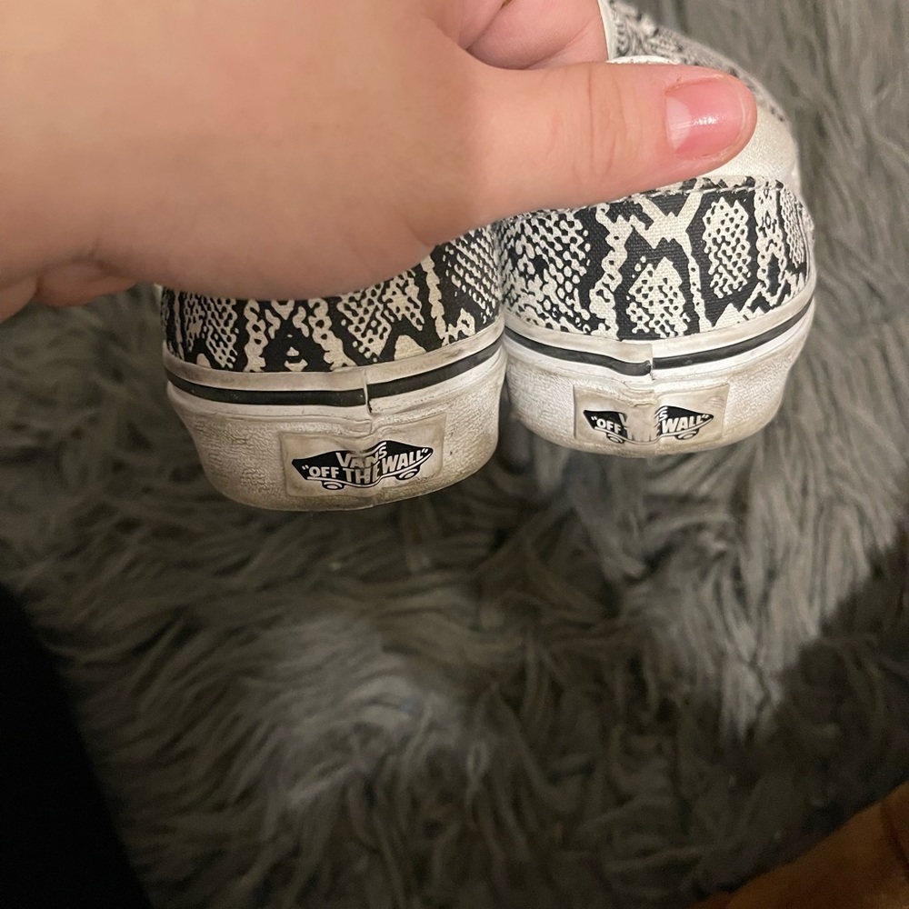 Vans - Picture 2 of 4